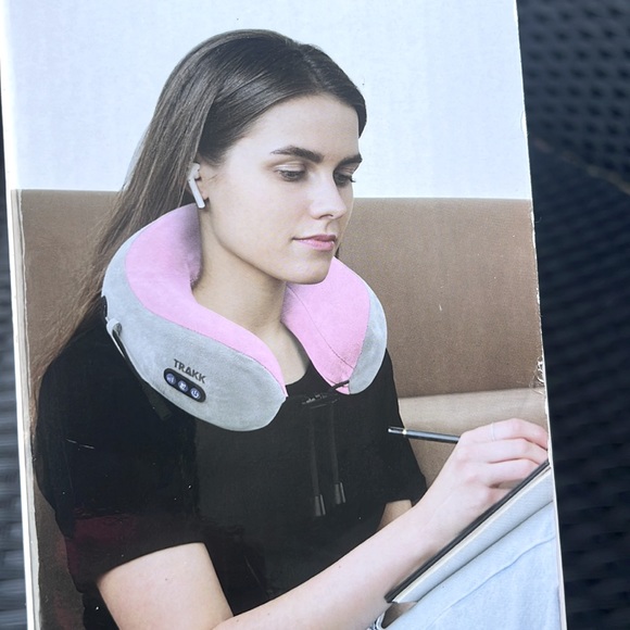 TRAKK WIRELESS MASSAGE TRAVEL PILLOW - Picture 4 of 13